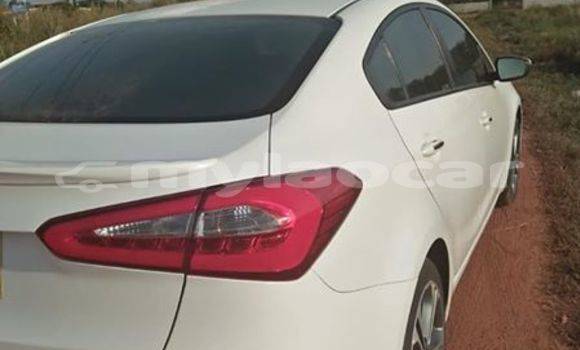 Buy Used Kia Cerato White Car in Vientiane in Vientiane Province Buy Used Kia Cerato White Car in Vientiane in Vientiane Province