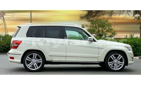 Buy Import Mercedes-Benz 190 (W201) White Car in Import - Dubai in Attapeu Province Buy Import Mercedes-Benz 190 (W201) White Car in Import - Dubai in Attapeu Province