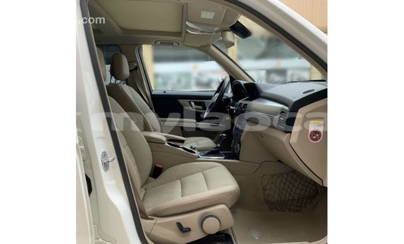 Buy Import Mercedes-Benz 190 (W201) White Car in Import - Dubai in Attapeu Province Buy Import Mercedes-Benz 190 (W201) White Car in Import - Dubai in Attapeu Province