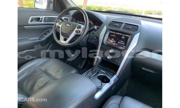 Buy Import Ford Explorer White Car in Import - Dubai in Attapeu Province Buy Import Ford Explorer White Car in Import - Dubai in Attapeu Province