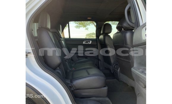 Buy Import Ford Explorer White Car in Import - Dubai in Attapeu Province Buy Import Ford Explorer White Car in Import - Dubai in Attapeu Province