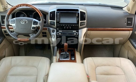 Buy Import Toyota Land Cruiser White Car in Import - Dubai in Attapeu Province Buy Import Toyota Land Cruiser White Car in Import - Dubai in Attapeu Province