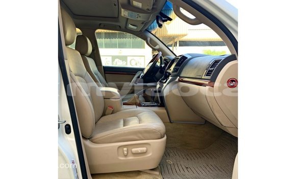 Buy Import Toyota Land Cruiser White Car in Import - Dubai in Attapeu Province Buy Import Toyota Land Cruiser White Car in Import - Dubai in Attapeu Province