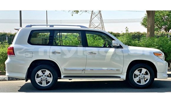 Buy Import Toyota Land Cruiser White Car in Import - Dubai in Attapeu Province Buy Import Toyota Land Cruiser White Car in Import - Dubai in Attapeu Province
