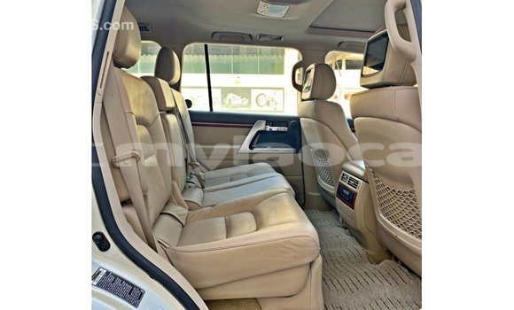 Buy Import Toyota Land Cruiser White Car in Import - Dubai in Attapeu Province Buy Import Toyota Land Cruiser White Car in Import - Dubai in Attapeu Province