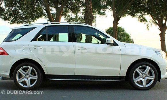 Buy Import Mercedes-Benz 190 (W201) White Car in Import - Dubai in Attapeu Province Buy Import Mercedes-Benz 190 (W201) White Car in Import - Dubai in Attapeu Province