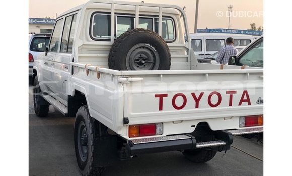 Buy Import Toyota Land Cruiser White Car in Import - Dubai in Attapeu Province Buy Import Toyota Land Cruiser White Car in Import - Dubai in Attapeu Province