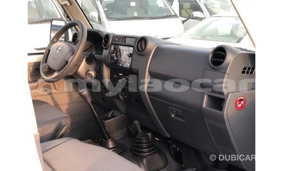 Buy Import Toyota Land Cruiser White Car in Import - Dubai in Attapeu Province Buy Import Toyota Land Cruiser White Car in Import - Dubai in Attapeu Province