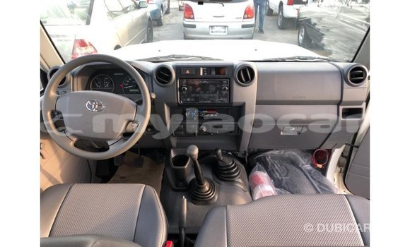 Buy Import Toyota Land Cruiser White Car in Import - Dubai in Attapeu Province Buy Import Toyota Land Cruiser White Car in Import - Dubai in Attapeu Province