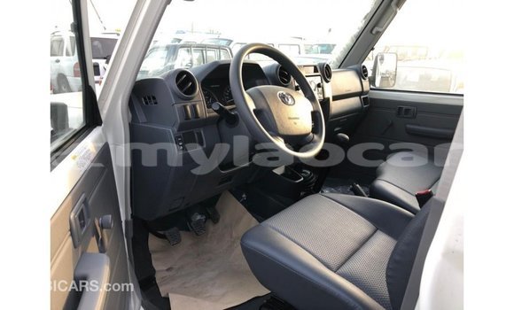Buy Import Toyota Land Cruiser White Car in Import - Dubai in Attapeu Province Buy Import Toyota Land Cruiser White Car in Import - Dubai in Attapeu Province