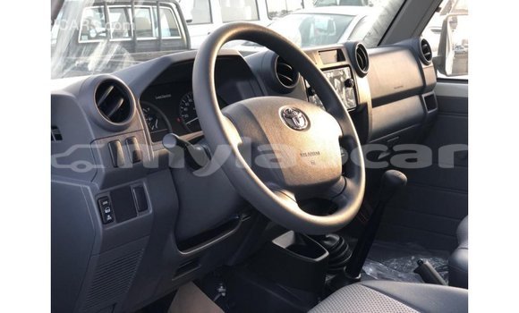 Buy Import Toyota Land Cruiser White Car in Import - Dubai in Attapeu Province Buy Import Toyota Land Cruiser White Car in Import - Dubai in Attapeu Province