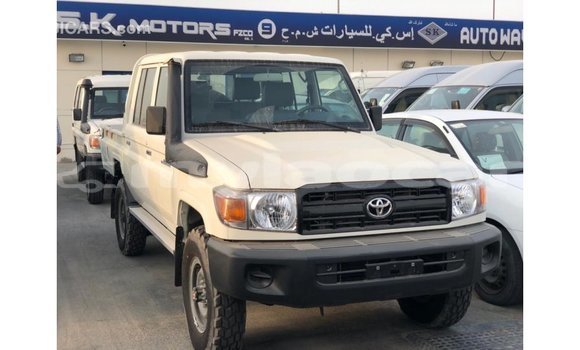 Buy Import Toyota Land Cruiser White Car in Import - Dubai in Attapeu Province Buy Import Toyota Land Cruiser White Car in Import - Dubai in Attapeu Province