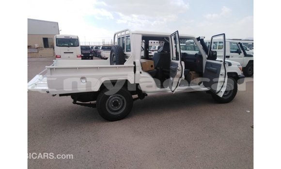 Buy Import Toyota Land Cruiser White Car in Import - Dubai in Attapeu Province Buy Import Toyota Land Cruiser White Car in Import - Dubai in Attapeu Province