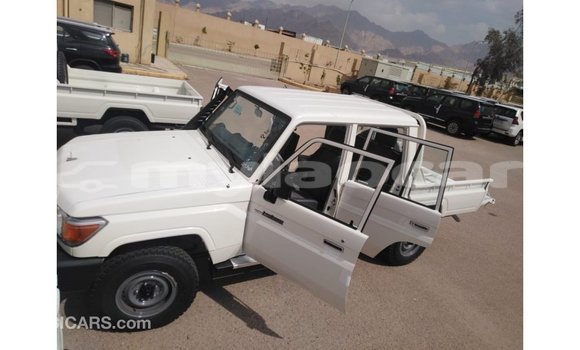 Buy Import Toyota Land Cruiser White Car in Import - Dubai in Attapeu Province Buy Import Toyota Land Cruiser White Car in Import - Dubai in Attapeu Province