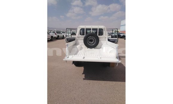 Buy Import Toyota Land Cruiser White Car in Import - Dubai in Attapeu Province Buy Import Toyota Land Cruiser White Car in Import - Dubai in Attapeu Province