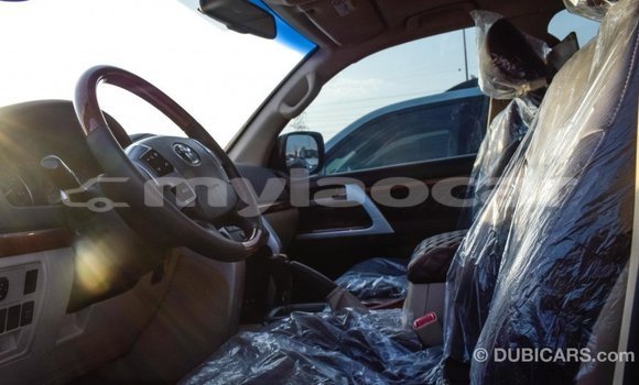 Acheter Import Voiture Toyota Land Cruiser Noir à Import - Dubai, Attapeu Province Acheter Import Voiture Toyota Land Cruiser Noir à Import - Dubai, Attapeu Province