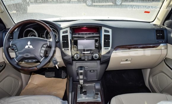 Buy Import Mitsubishi Pajero White Car in Import - Dubai in Attapeu Province Buy Import Mitsubishi Pajero White Car in Import - Dubai in Attapeu Province