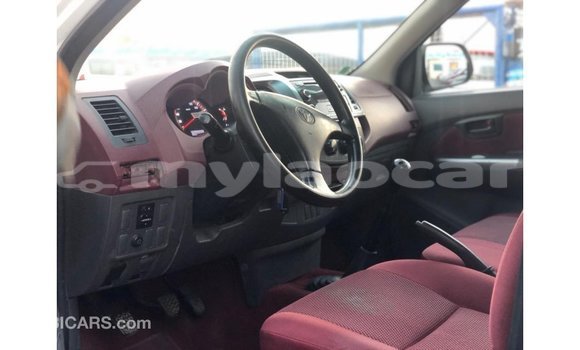 Buy Import Toyota Hilux White Car in Import - Dubai in Attapeu Province Buy Import Toyota Hilux White Car in Import - Dubai in Attapeu Province