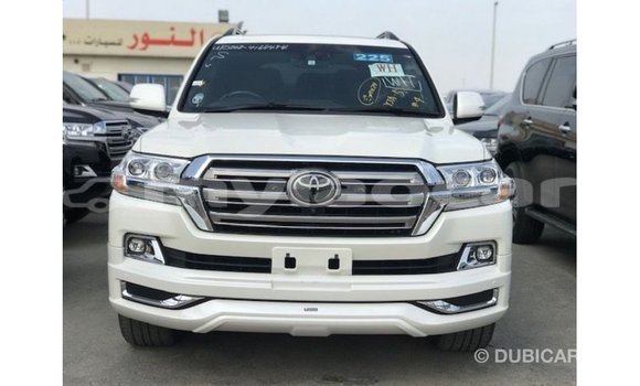 Acheter Import Voiture Toyota Land Cruiser Blanc à Import - Dubai, Attapeu Province Acheter Import Voiture Toyota Land Cruiser Blanc à Import - Dubai, Attapeu Province