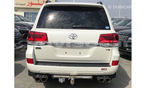 Acheter Import Voiture Toyota Land Cruiser Blanc à Import - Dubai, Attapeu Province Acheter Import Voiture Toyota Land Cruiser Blanc à Import - Dubai, Attapeu Province