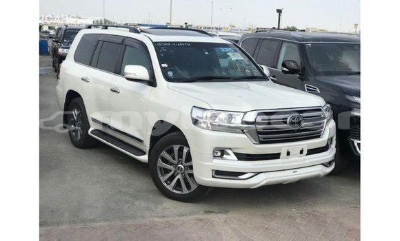 Acheter Import Voiture Toyota Land Cruiser Blanc à Import - Dubai, Attapeu Province Acheter Import Voiture Toyota Land Cruiser Blanc à Import - Dubai, Attapeu Province