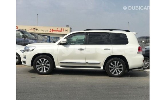 Acheter Import Voiture Toyota Land Cruiser Blanc à Import - Dubai, Attapeu Province Acheter Import Voiture Toyota Land Cruiser Blanc à Import - Dubai, Attapeu Province
