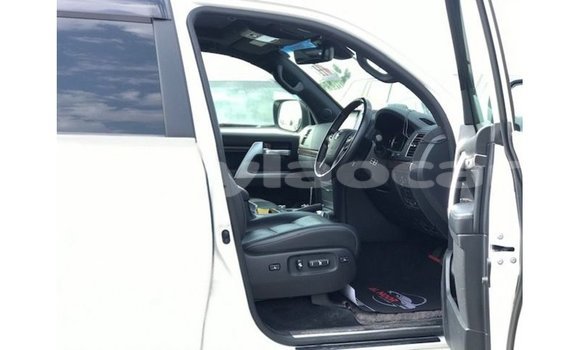 Acheter Import Voiture Toyota Land Cruiser Blanc à Import - Dubai, Attapeu Province Acheter Import Voiture Toyota Land Cruiser Blanc à Import - Dubai, Attapeu Province