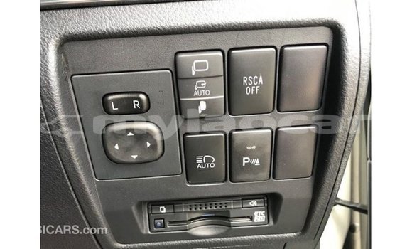 Acheter Import Voiture Toyota Land Cruiser Blanc à Import - Dubai, Attapeu Province Acheter Import Voiture Toyota Land Cruiser Blanc à Import - Dubai, Attapeu Province
