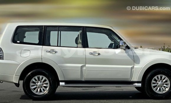 Buy Import Mitsubishi Pajero White Car in Import - Dubai in Attapeu Province Buy Import Mitsubishi Pajero White Car in Import - Dubai in Attapeu Province