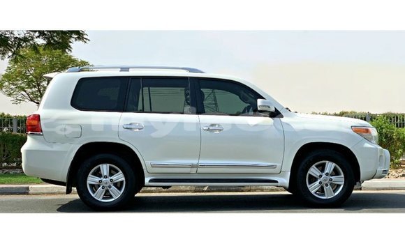 Buy Import Toyota Land Cruiser White Car in Import - Dubai in Attapeu Province Buy Import Toyota Land Cruiser White Car in Import - Dubai in Attapeu Province