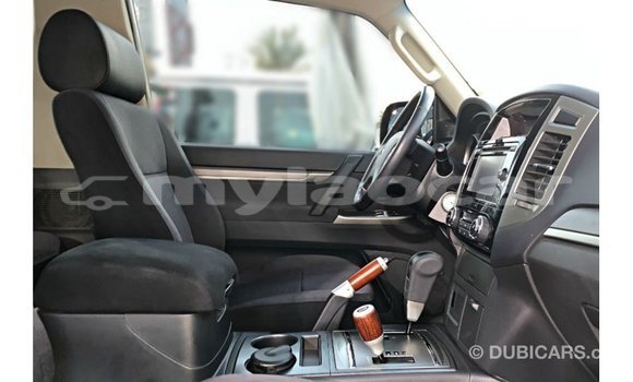 Buy Import Mitsubishi Pajero White Car in Import - Dubai in Attapeu Province Buy Import Mitsubishi Pajero White Car in Import - Dubai in Attapeu Province