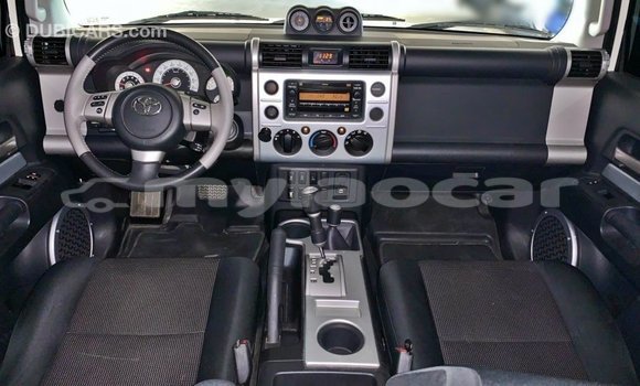 Buy Import Toyota FJ Cruiser White Car in Import - Dubai in Attapeu Province Buy Import Toyota FJ Cruiser White Car in Import - Dubai in Attapeu Province