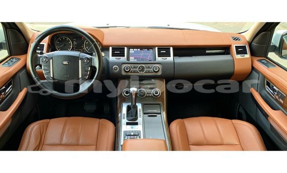 Buy Import Land Rover Range Rover White Car in Import - Dubai in Attapeu Province Buy Import Land Rover Range Rover White Car in Import - Dubai in Attapeu Province