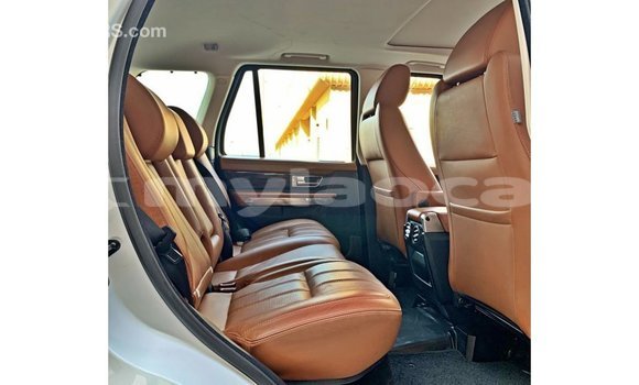 Buy Import Land Rover Range Rover White Car in Import - Dubai in Attapeu Province Buy Import Land Rover Range Rover White Car in Import - Dubai in Attapeu Province