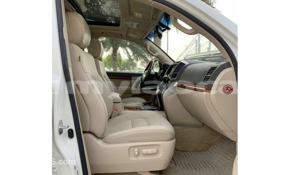 Buy Import Toyota Land Cruiser White Car in Import - Dubai in Attapeu Province Buy Import Toyota Land Cruiser White Car in Import - Dubai in Attapeu Province