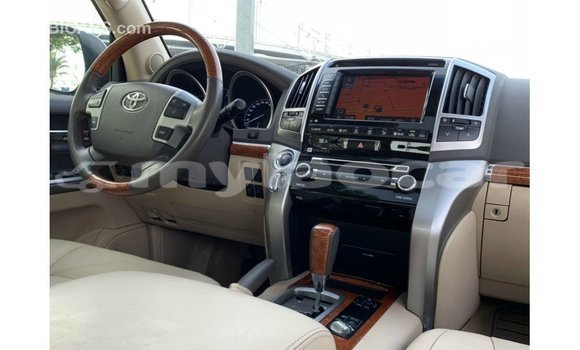 Buy Import Toyota Land Cruiser White Car in Import - Dubai in Attapeu Province Buy Import Toyota Land Cruiser White Car in Import - Dubai in Attapeu Province