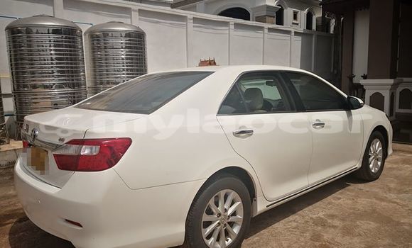 Buy Used Toyota Camry White Car in Vientiane in Vientiane Province Buy Used Toyota Camry White Car in Vientiane in Vientiane Province
