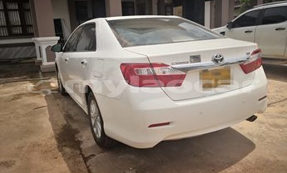 Buy Used Toyota Camry White Car in Vientiane in Vientiane Province Buy Used Toyota Camry White Car in Vientiane in Vientiane Province