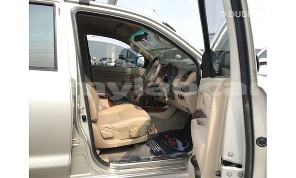 Acheter Import Voiture Toyota Hilux Autre à Import - Dubai, Attapeu Province Acheter Import Voiture Toyota Hilux Autre à Import - Dubai, Attapeu Province