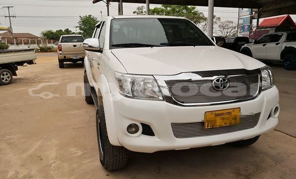 Buy Used Toyota Hilux White Car in Vientiane in Vientiane Province Buy Used Toyota Hilux White Car in Vientiane in Vientiane Province