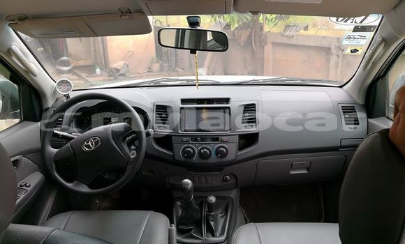 Buy Used Toyota Hilux White Car in Vientiane in Vientiane Province Buy Used Toyota Hilux White Car in Vientiane in Vientiane Province