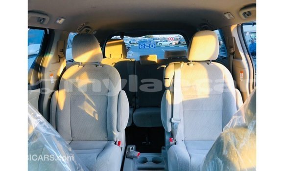Buy Import Toyota Sienna White Car in Import - Dubai in Attapeu Province Buy Import Toyota Sienna White Car in Import - Dubai in Attapeu Province