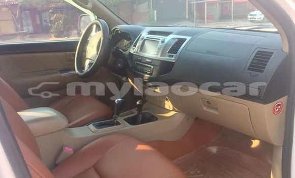 Acheter Occasion Voiture Toyota Hilux Blanc à Vientiane, Vientiane Province Acheter Occasion Voiture Toyota Hilux Blanc à Vientiane, Vientiane Province