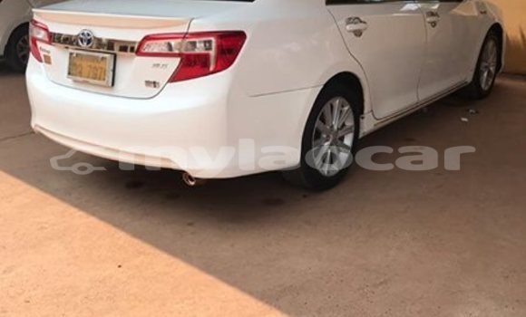 Acheter Occasion Voiture Toyota Camry Blanc à Vientiane, Vientiane Province Acheter Occasion Voiture Toyota Camry Blanc à Vientiane, Vientiane Province