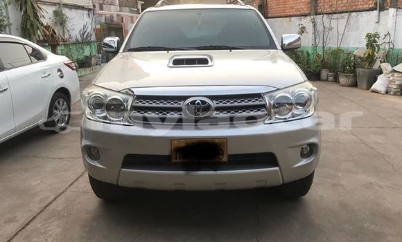 Buy Used Toyota Fortuner Silver Car in Vientiane in Vientiane Province Buy Used Toyota Fortuner Silver Car in Vientiane in Vientiane Province