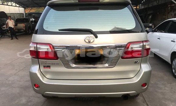 Buy Used Toyota Fortuner Silver Car in Vientiane in Vientiane Province Buy Used Toyota Fortuner Silver Car in Vientiane in Vientiane Province