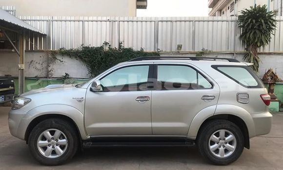 Buy Used Toyota Fortuner Silver Car in Vientiane in Vientiane Province Buy Used Toyota Fortuner Silver Car in Vientiane in Vientiane Province