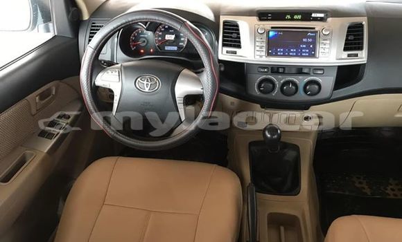 Acheter Occasion Voiture Toyota Hilux Gris à Vientiane, Vientiane Province Acheter Occasion Voiture Toyota Hilux Gris à Vientiane, Vientiane Province