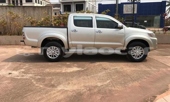Acheter Occasion Voiture Toyota Hilux Gris à Vientiane, Vientiane Province Acheter Occasion Voiture Toyota Hilux Gris à Vientiane, Vientiane Province