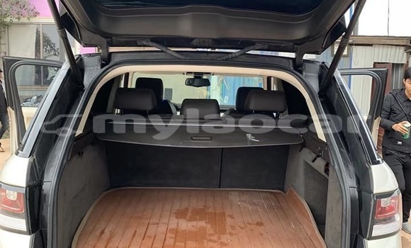 Buy Used Land Rover Range Rover Sport Silver Car in Vientiane in Vientiane Province Buy Used Land Rover Range Rover Sport Silver Car in Vientiane in Vientiane Province